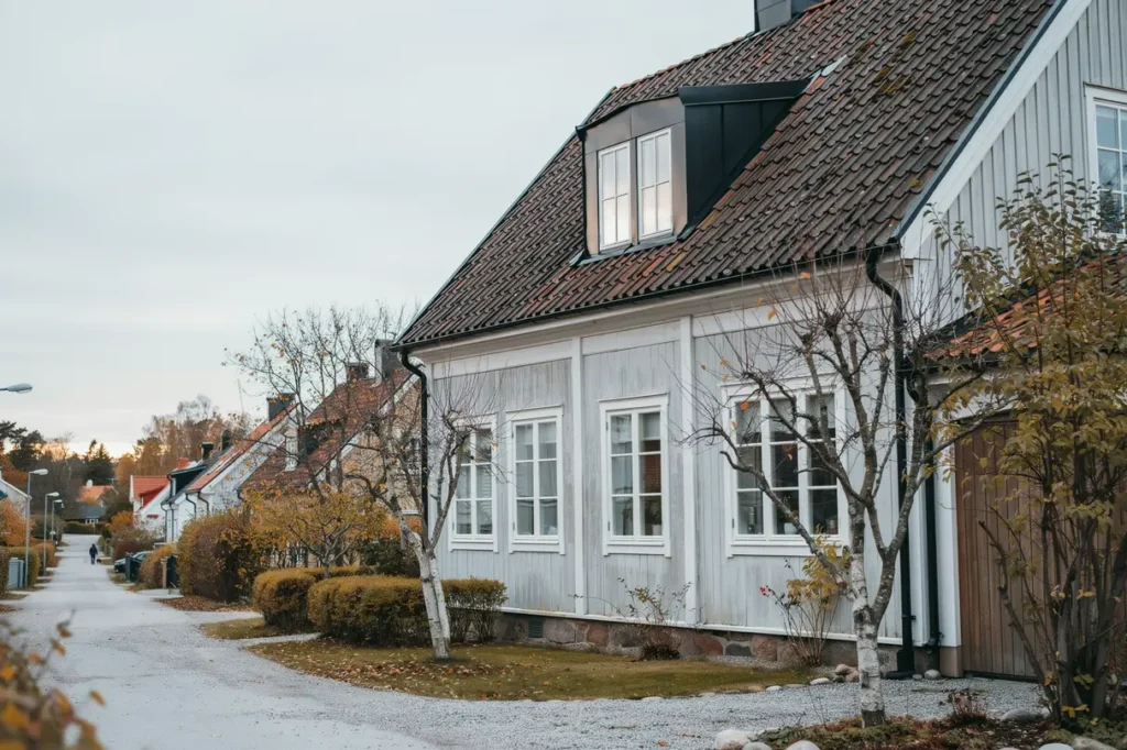 takkupa eller vindskupa s v ljer du r tt l sning f r mer ljus rymd och v rde i huset
